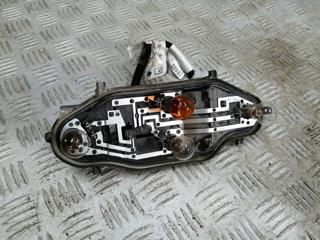 фото №1, Вкладиш правий лампи задня partner iv berlingo iv combo e