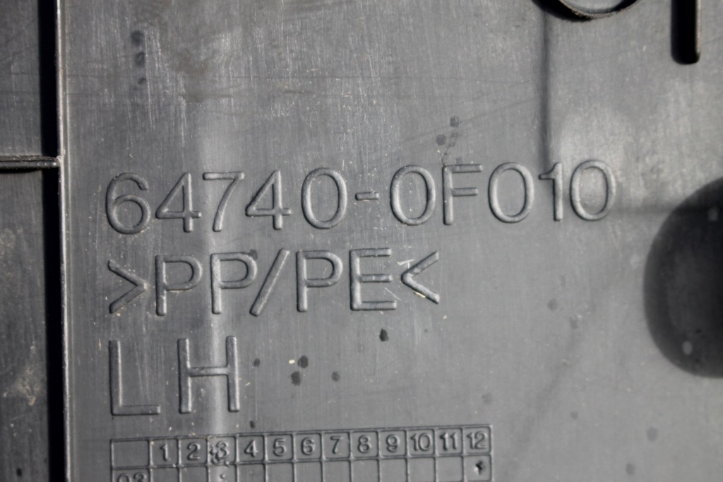 фото №6, Обшивка обивка багажника левый задняя toyota corolla verso ii 04-09