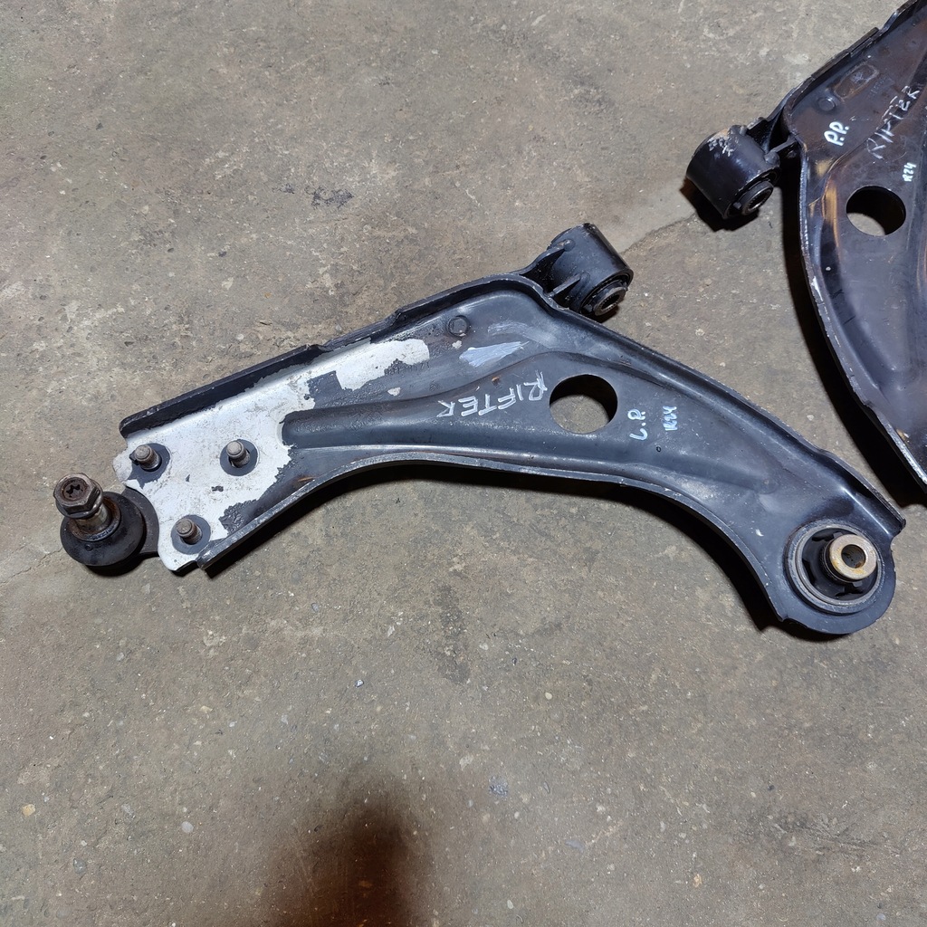 фото №2, Peugeot rifter рычаг правый перед шаровая опора