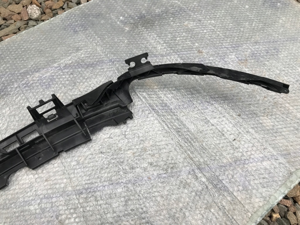 фото №7, Porsche 911 992 кронштейн напрямна бампера задня 19-