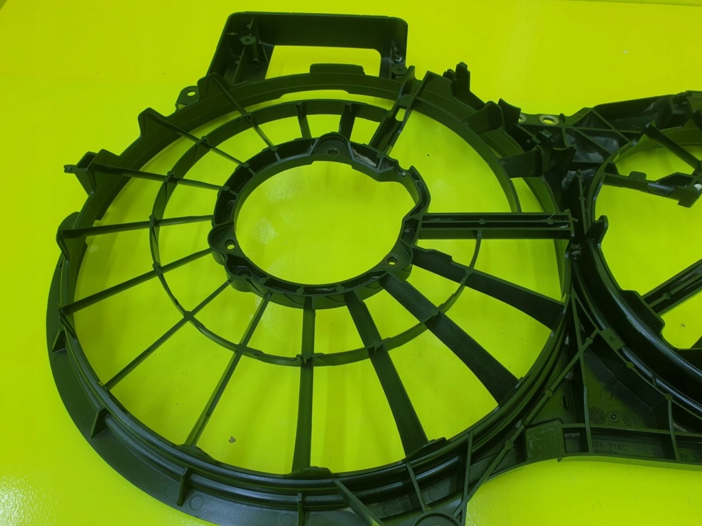 Корпус вентиляторов радиатора audi a6 c6 2.0 2.4 3.2 b 4f0121003a Киев