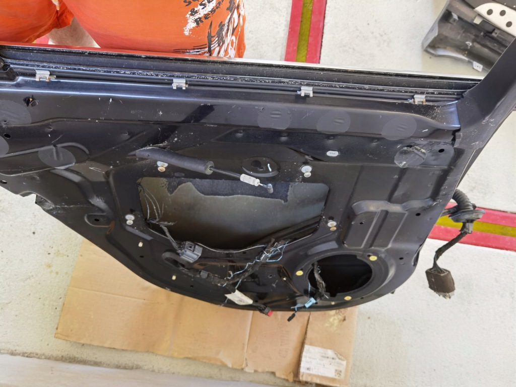 фото №11, Jaguar xf x250 дверь задние левая чёрные kombi ebony pec