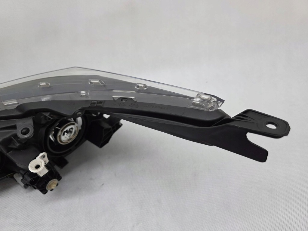 Купити Toyota corolla e16 рестайлінг  2016+ фара перед правий led європа 81110-02l50-00