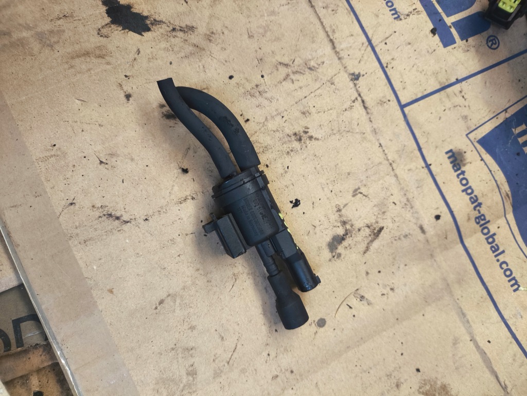 фото №1, Mercedes w169 клапан вакуумa оригинал 0025401497 ?