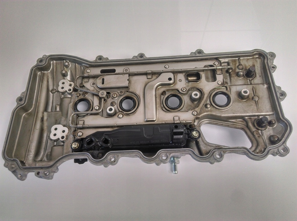 фото №1, Lexus is 300h кришка клапанів 2.5l 2013-2016r