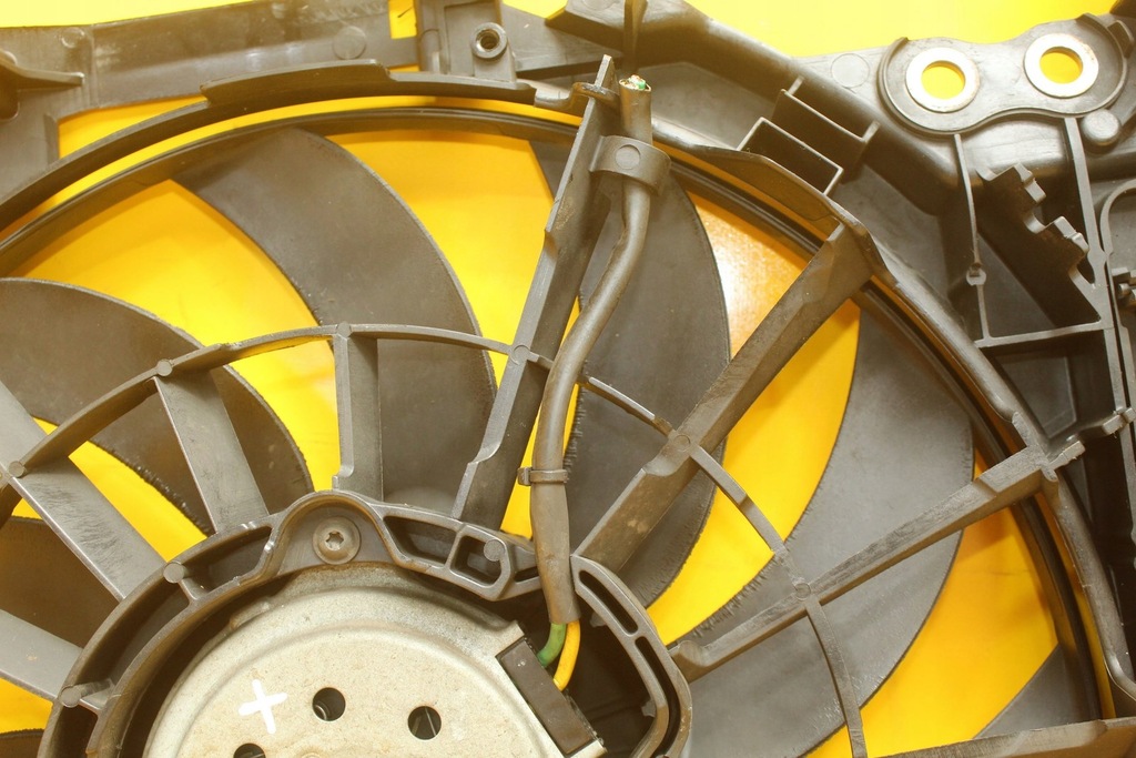 фото №5, Вентилятор корпус вентиляторів радіатора audi a4 b6 8e0121205q