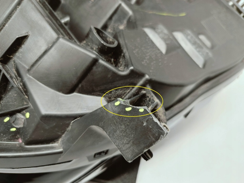 Tesla model 3 m3 17- лампа права перед передня eu 1077376-40-b Доставка