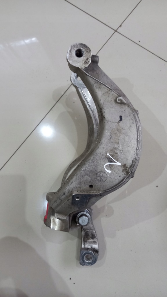 фото №2, Кронштейн амортизатора ліва volvo xc90 ii v90