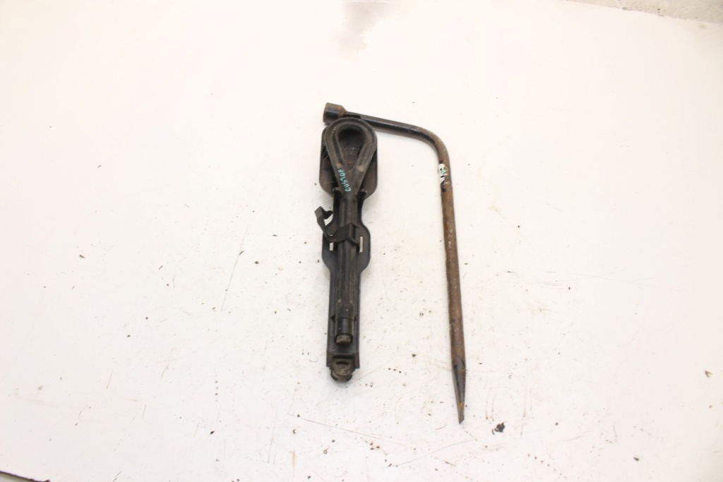 фото №1, Ушко буксировочный ключ do kół ford transit custom