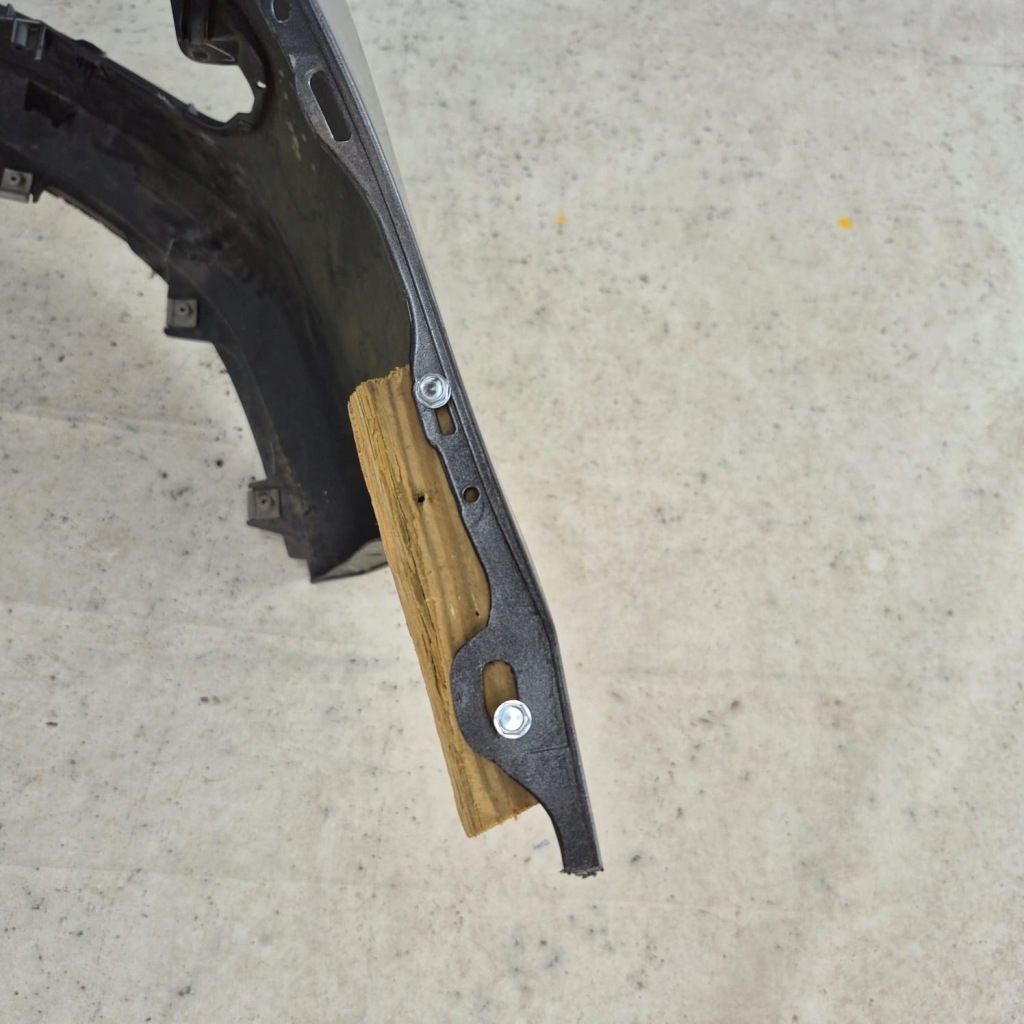 Mazda 3 i hb рестайлинг  06-09 бампер перед передний Оригинал