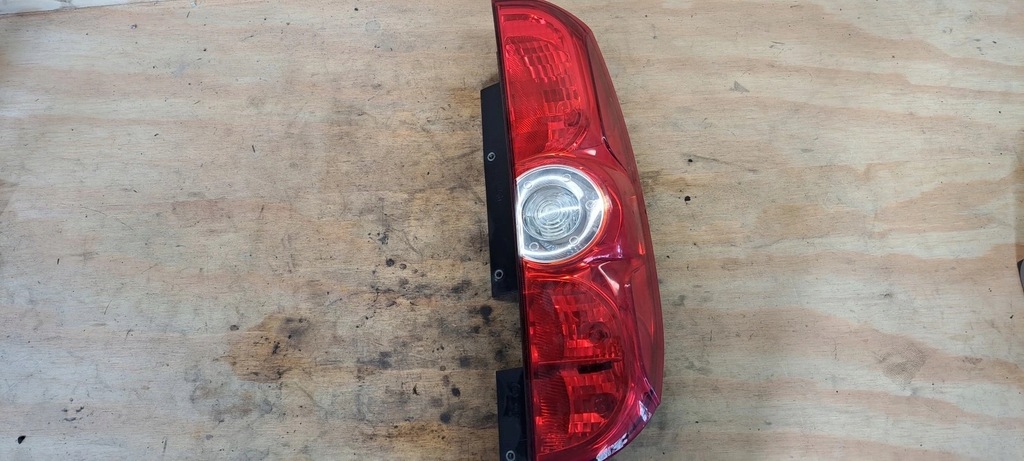 фото №1, Лампа задняя задняя правая fiat doblo ii 2 оригинал 20370751