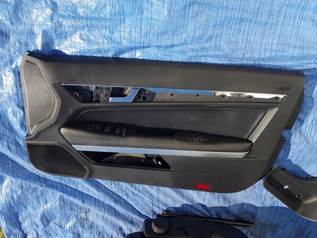 фото №13, Mercedes w207 c207 cabrio сиденья заднее сиденье обшивки комплект кожа воздуховод na шея