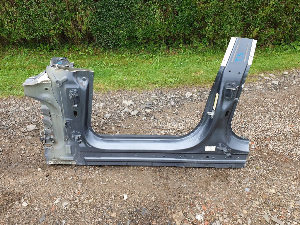 фото №1, Tesla s порог левый