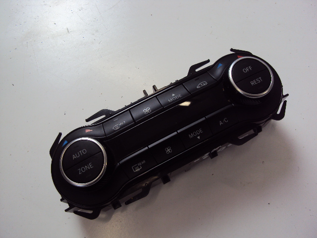 фото №1, Панель кондиционера infiniti q30s 2.2 d 16r