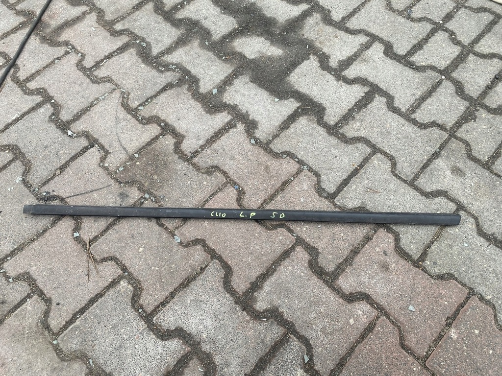 фото №1, Скребок молдинг лівий перед clio iii lift 5d