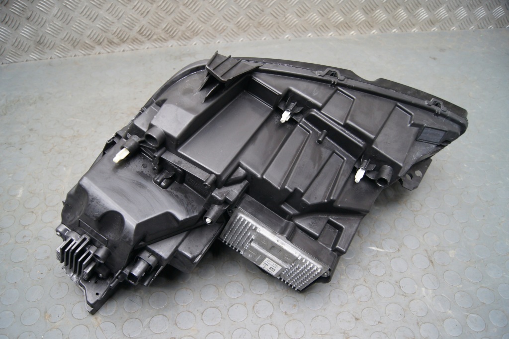 Лампа правая led 3008 ii в Украине