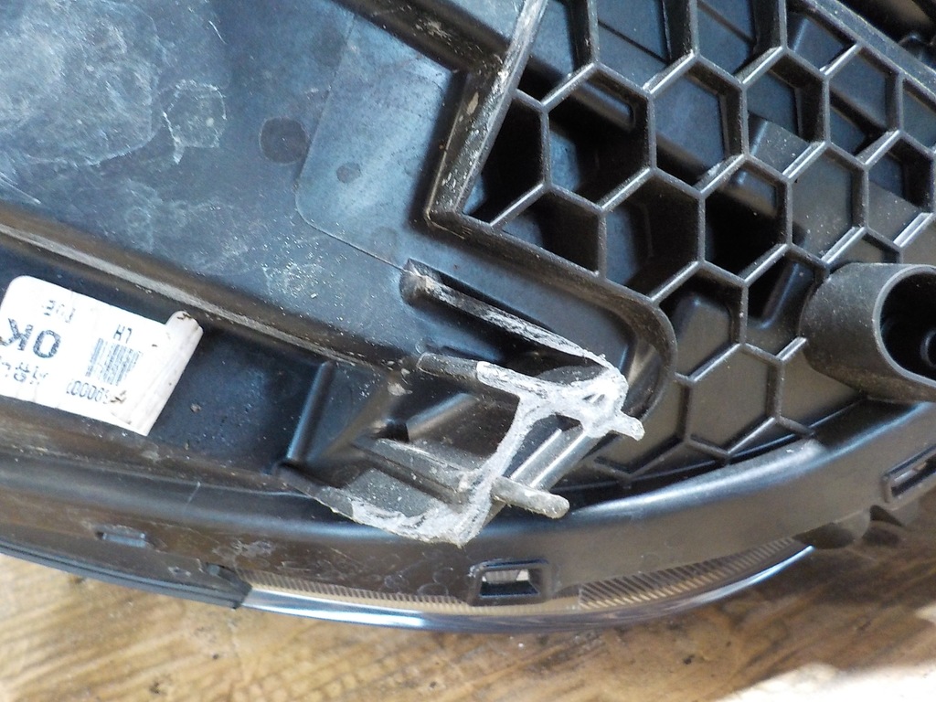 фото №7, Hyundai i30 лампа ліва передня ułamane кронштейн