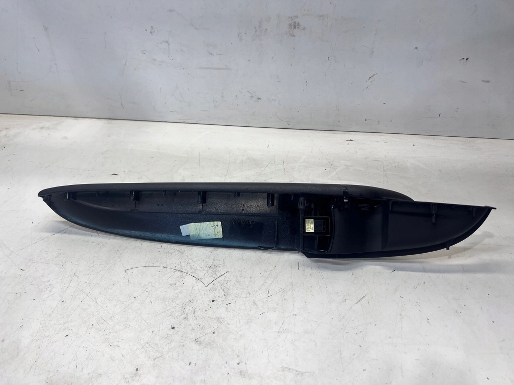 Підлокітник двері лівий audi a3 8p кабріолет  8p7867173a Зі Шроту