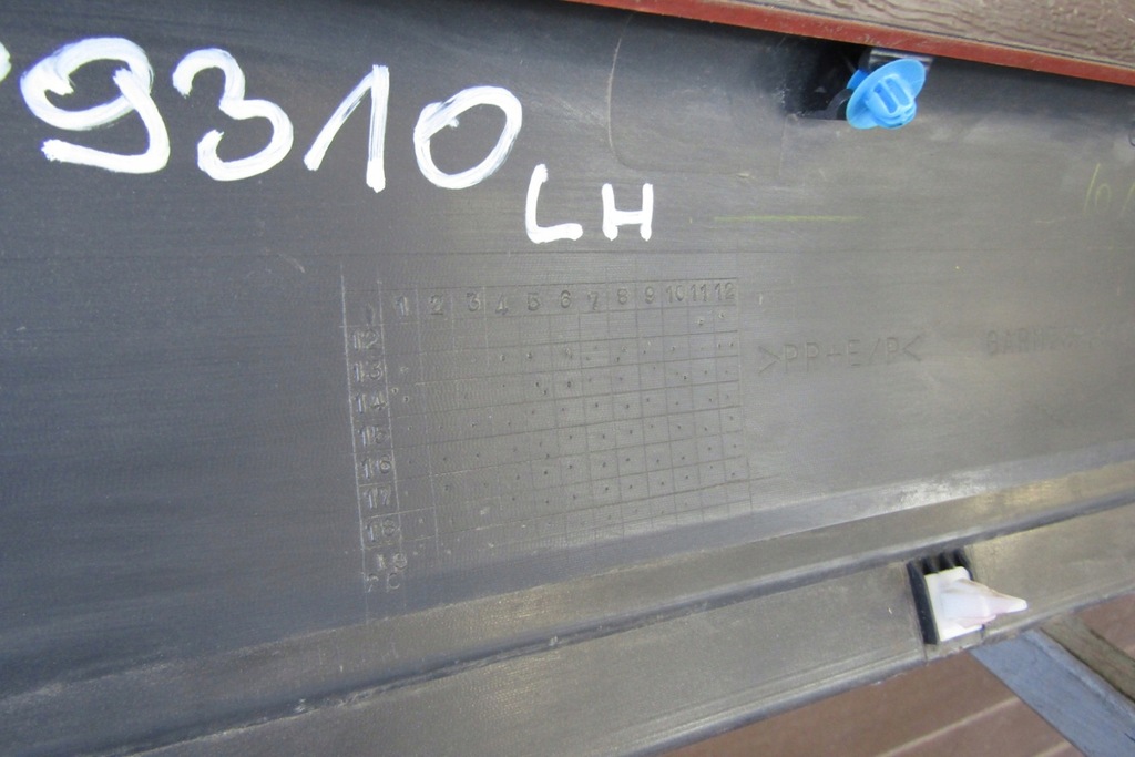 фото №8, Молдинг порог левая mitsubshi pajero 4 iv 06-21 5d