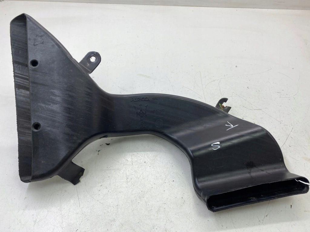 Купити Maserati quattroporte 2004 ліва сторона частина труби впуску повітря