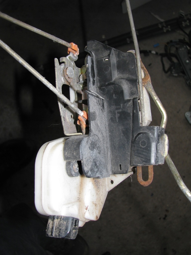 фото №7, Mitsubishi galant замок дверь левый перед eu