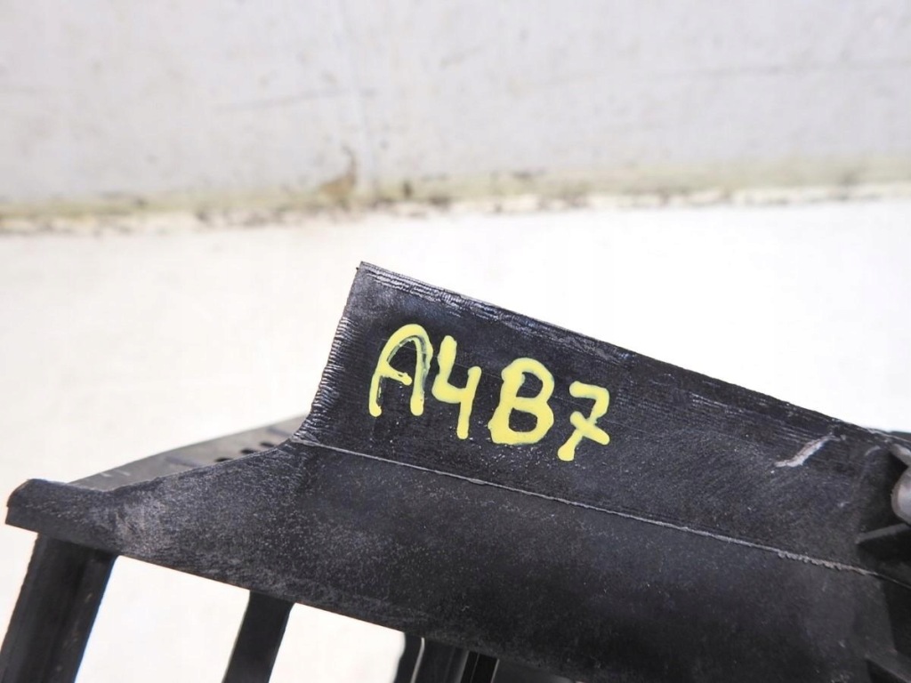 фото №2, Рамка каркас радио audi a4 b7 8e0858005e