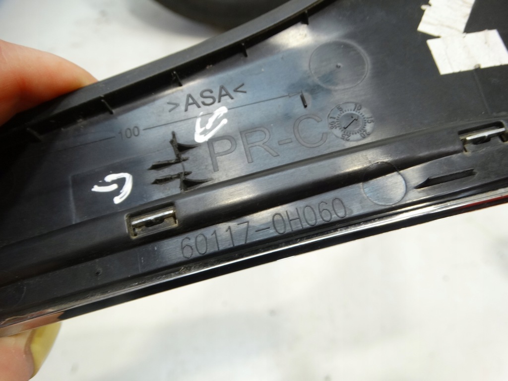 фото №11, Молдинг треугольник dekor защита крыла правая peugeot 108 60117-0h060