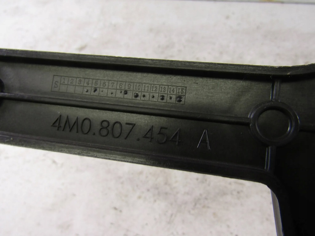 Audi q5 ii направляющая бампера правый задняя 4m0807454a Цена