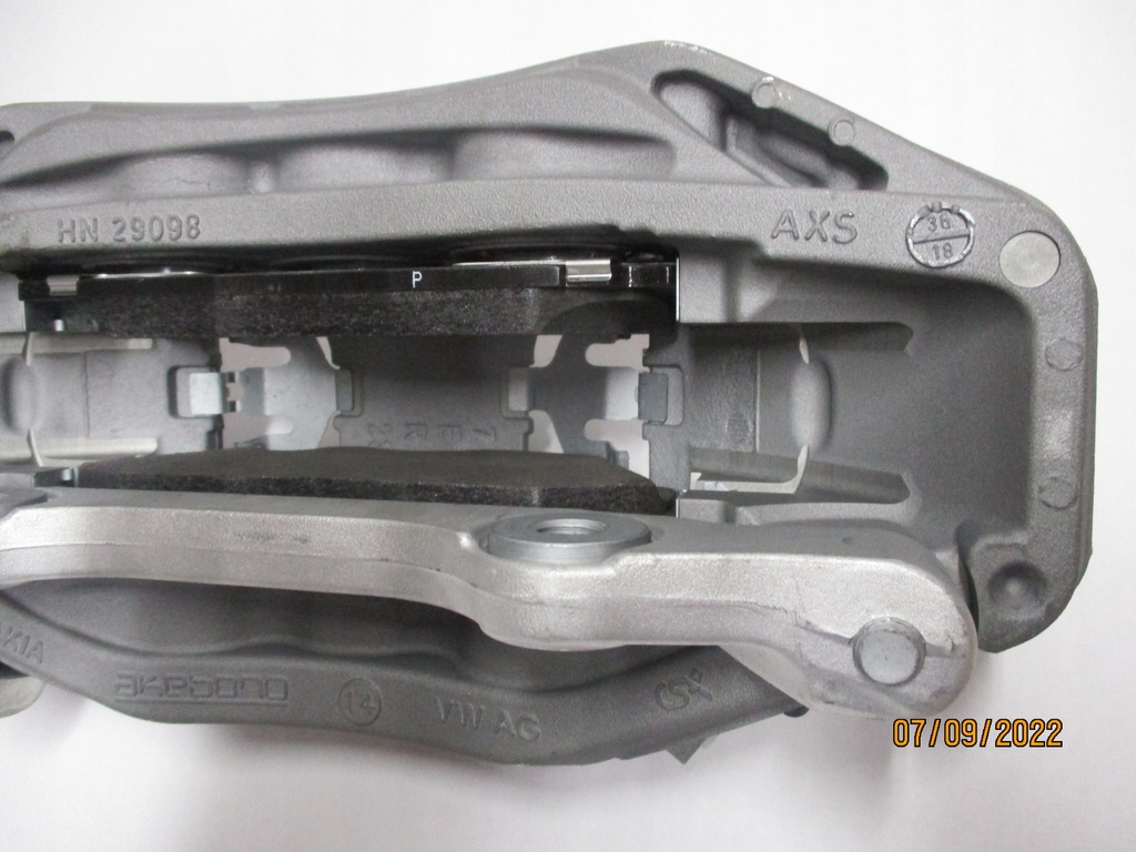 фото №9, Супорт супорти audi a4 a5 8w перед nowe з колодки