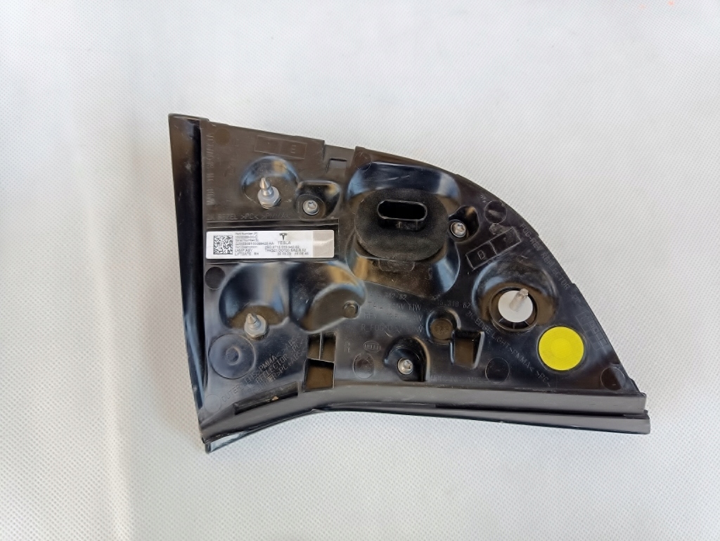 Tesla model 3 рестайлінг  фара правий задній задня led кришка багажника Ціна