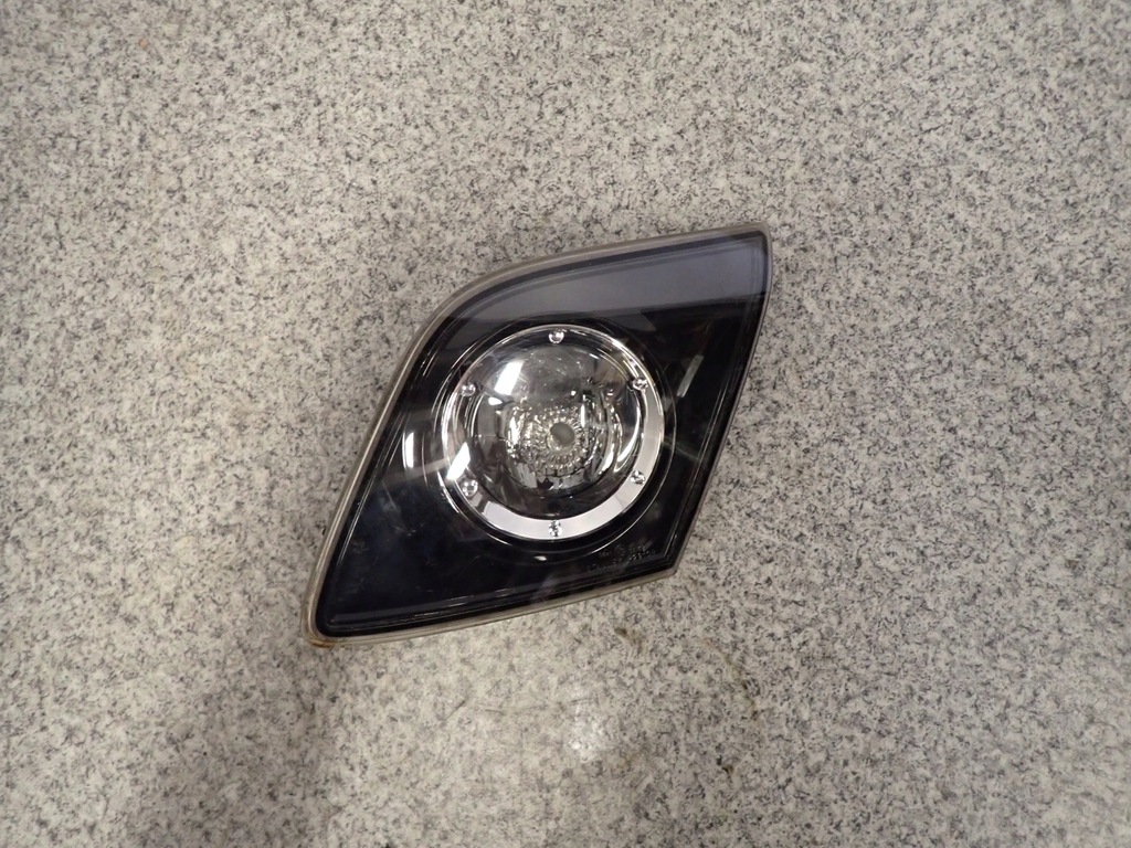 фото №1, Mazda 3 mazda3 06-07 лампа задняя правая крышки