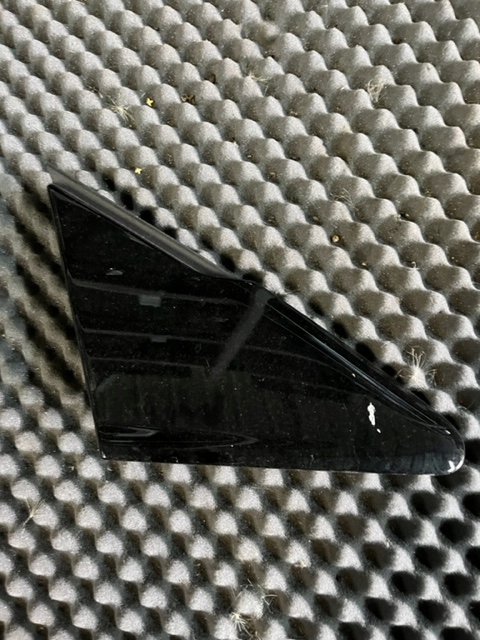 фото №1, Renault captur initiale треугольник заглушка крыла