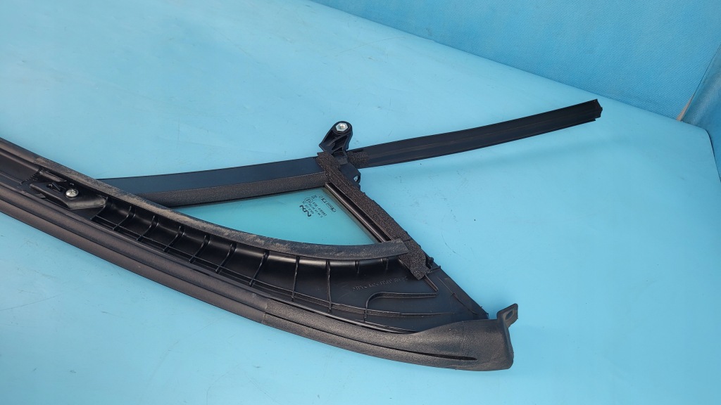 Kia sorento iv молдинг дверь стекло треугольник правая  перед 82541p2001 82440p2032 Доставка