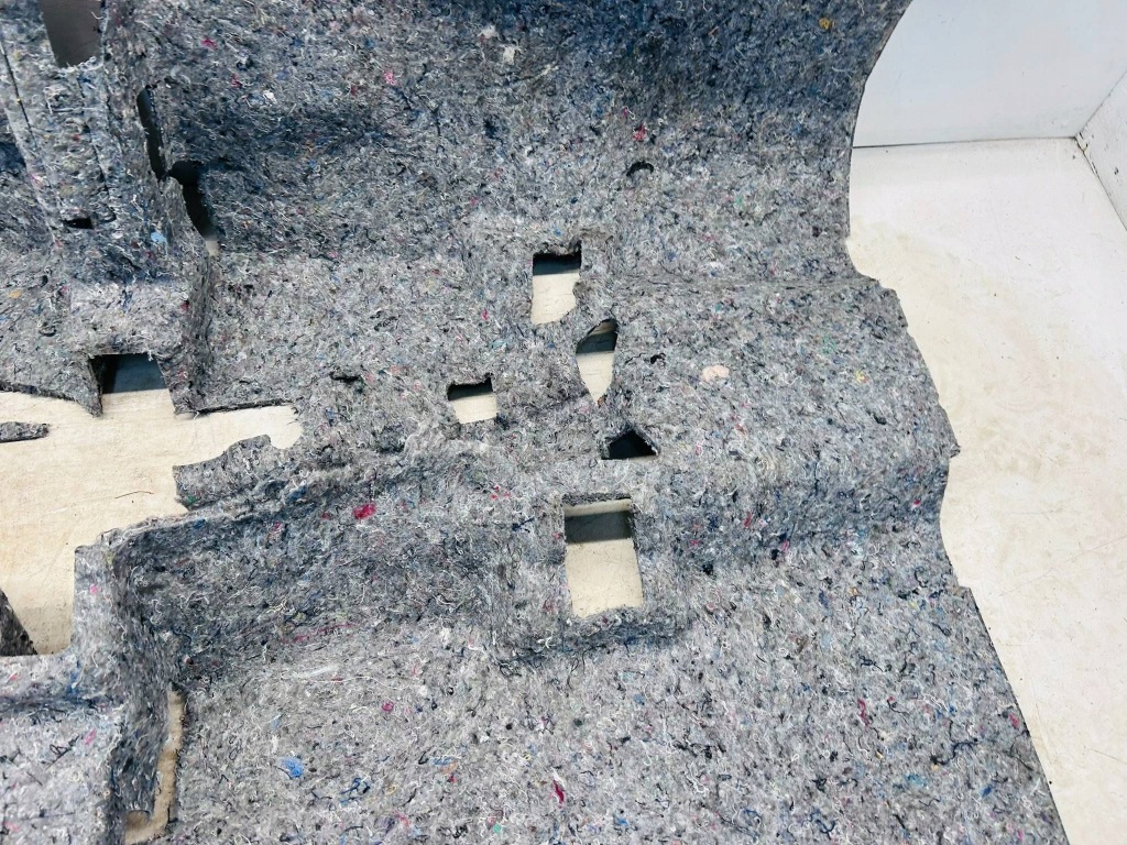 Corolla cross шумоизоляция салона пол войлок с Разборки