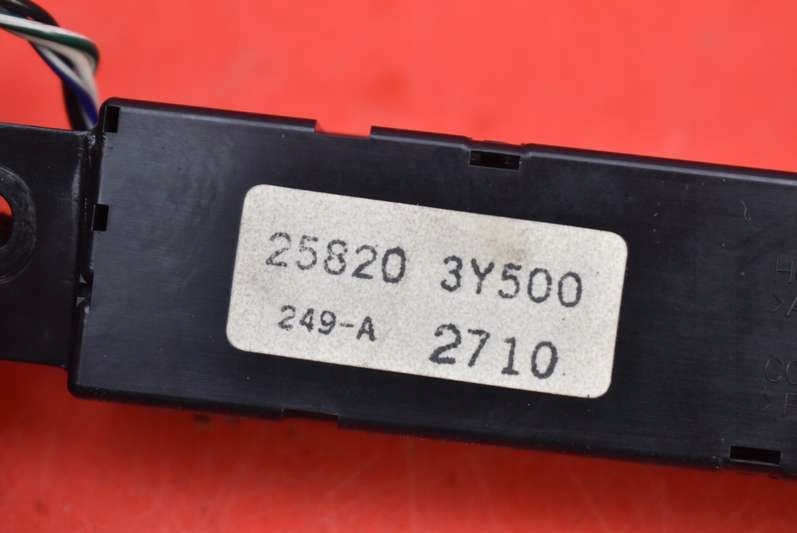 фото №8, Приборная панель часы 258203y500 nissan maxima a33 00-05