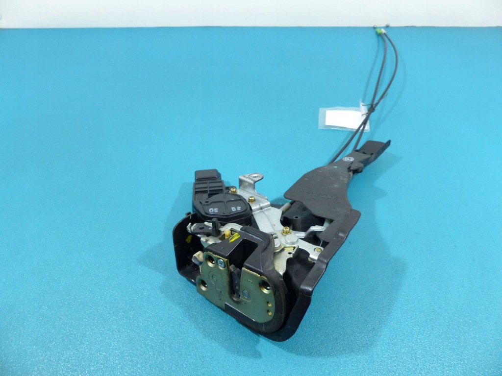 фото №1, Замок задняя правый 2 pin toyota avensis verso 01-03