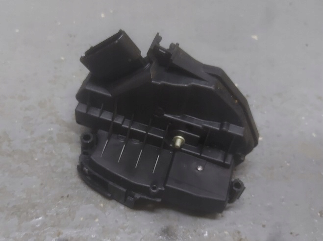 фото №1, Kuga mk2 mondeo mk5 замок дверь левый задняя 4 контакты