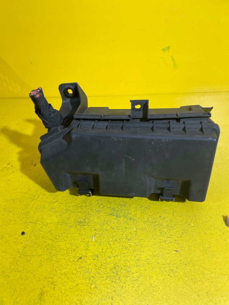 Mercedes ml350 коробка запобіжників Недорого