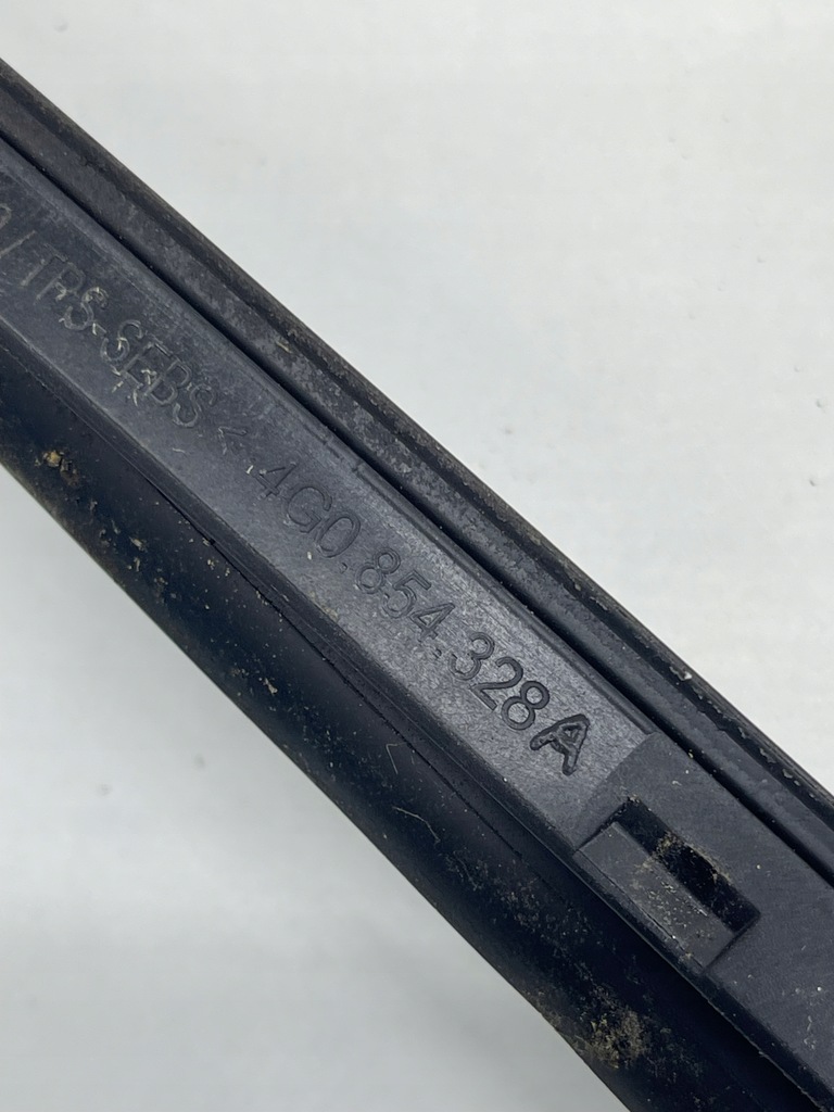 фото №10, Audi a6 c7 молдинг прокладка стекло лобовое правая