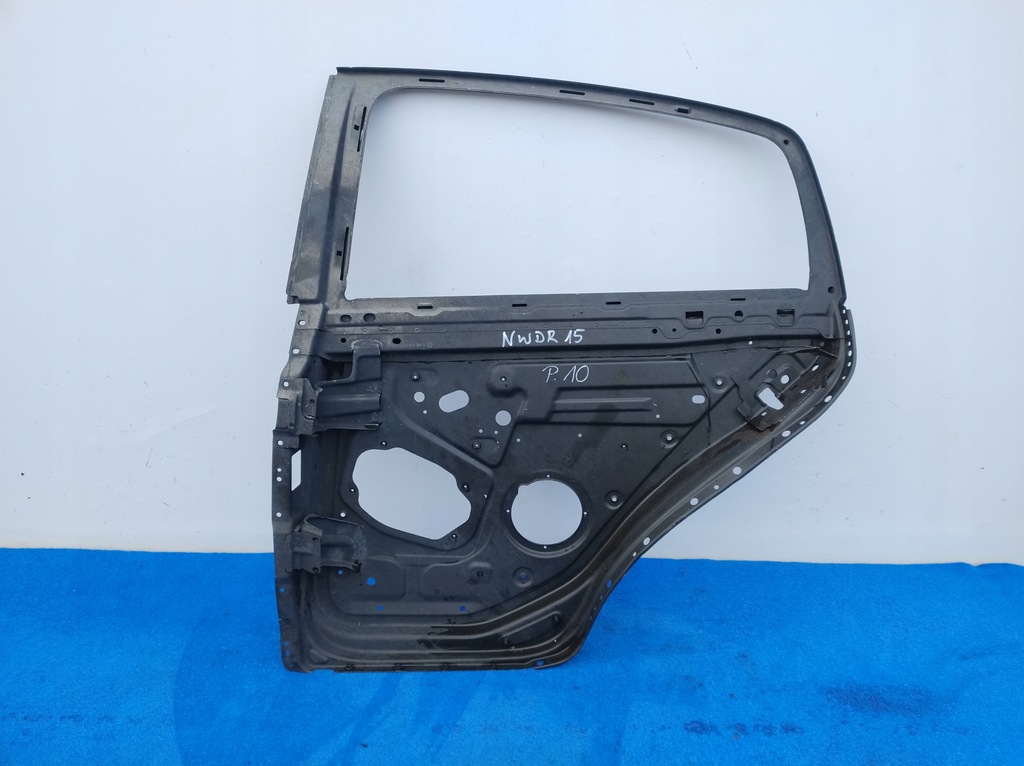 фото №1, Vw golf 5 v 6 vi plus дверь левый задняя рамка каркас 5m0833577a nwdr15