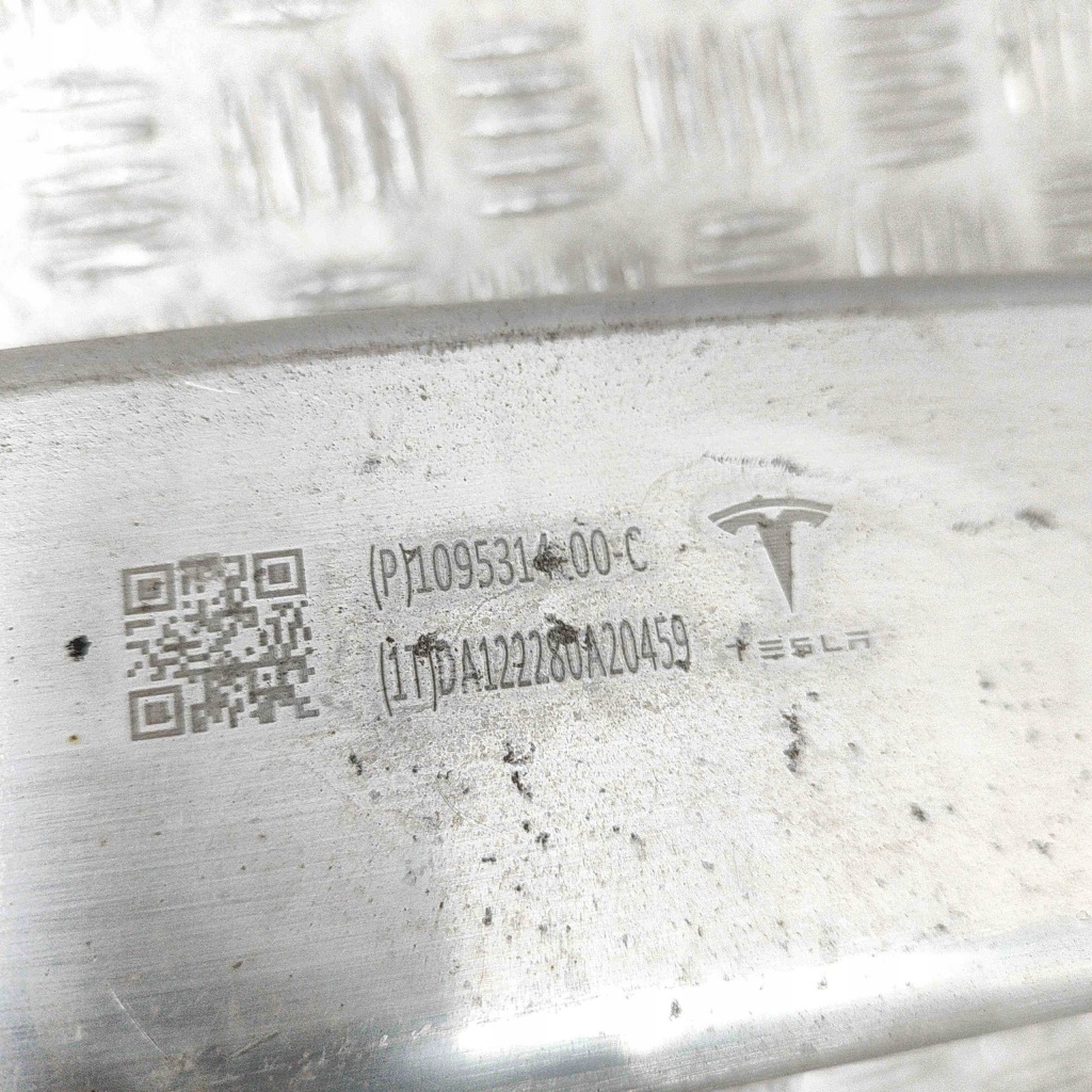 Балка бампера задня tesla model 3 109531400c 25388167 208kw 2022 Зі Шроту