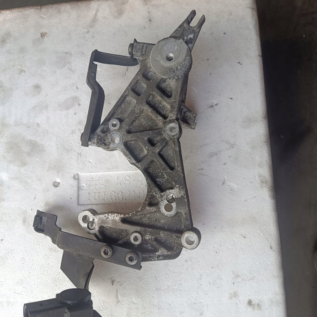 фото №6, Кронштейн основание кронштейн насоса впрыска 059130147j audi a6 c6 4f2 3.0 tdi