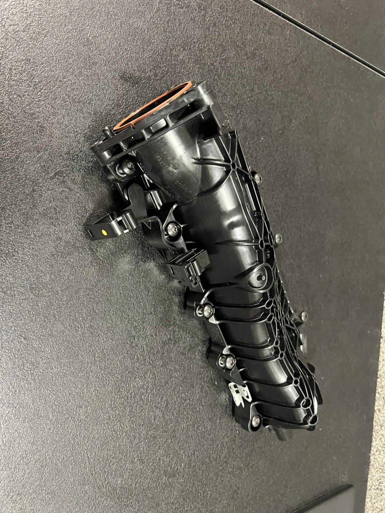 Купити Колектор впускний  audi a4 8w2, b9 06m133268p 3.0l бензиновий 260kw 2017