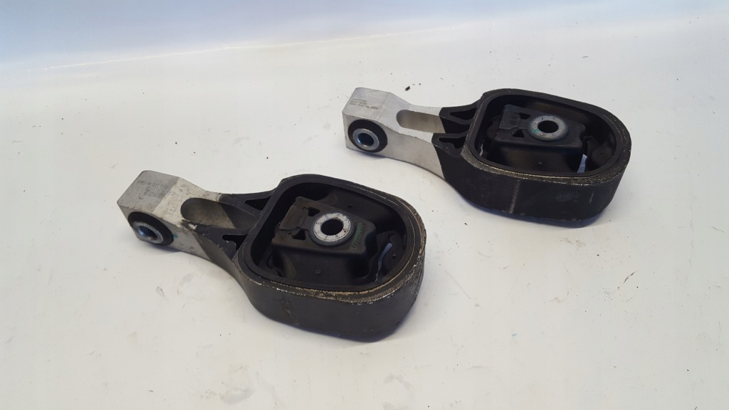 фото №1, Citroen c4 iii кронштейн подушка коробки 9824116780