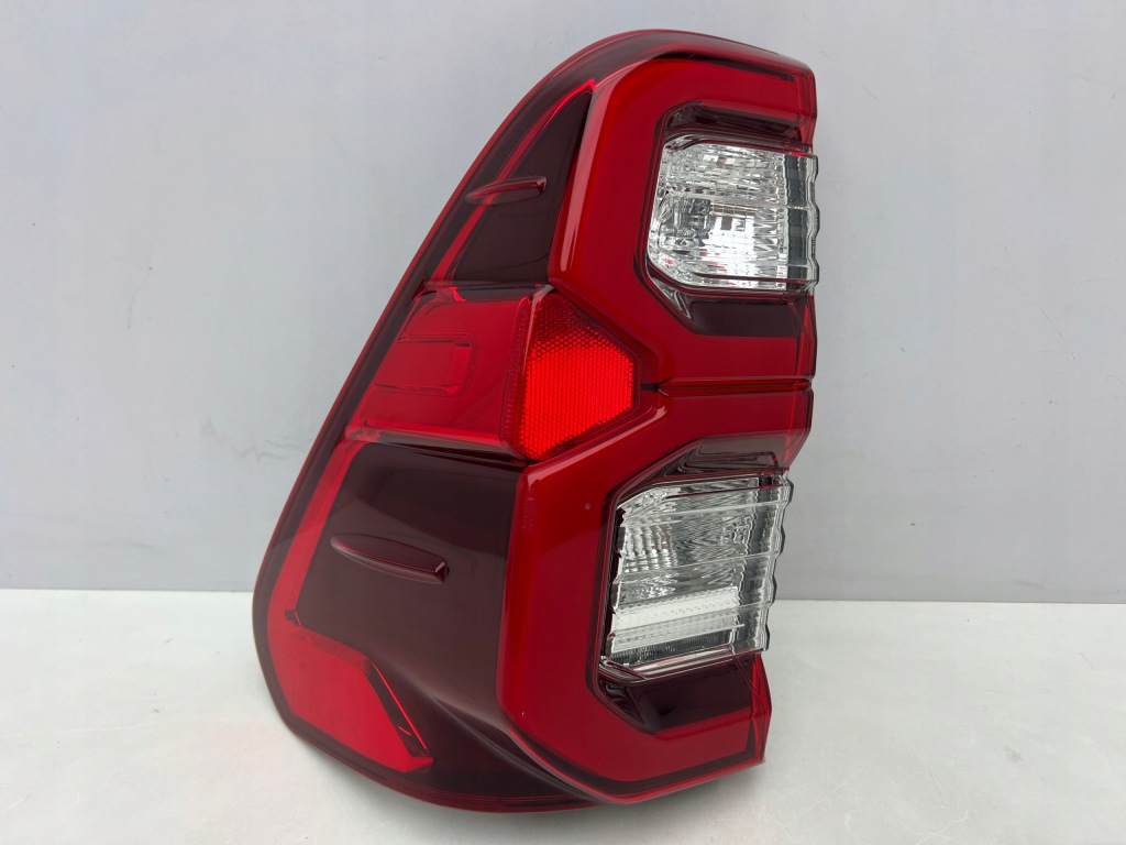 фото №1, Toyota hilux viii lift лампа задняя левая задняя led europa 2020-