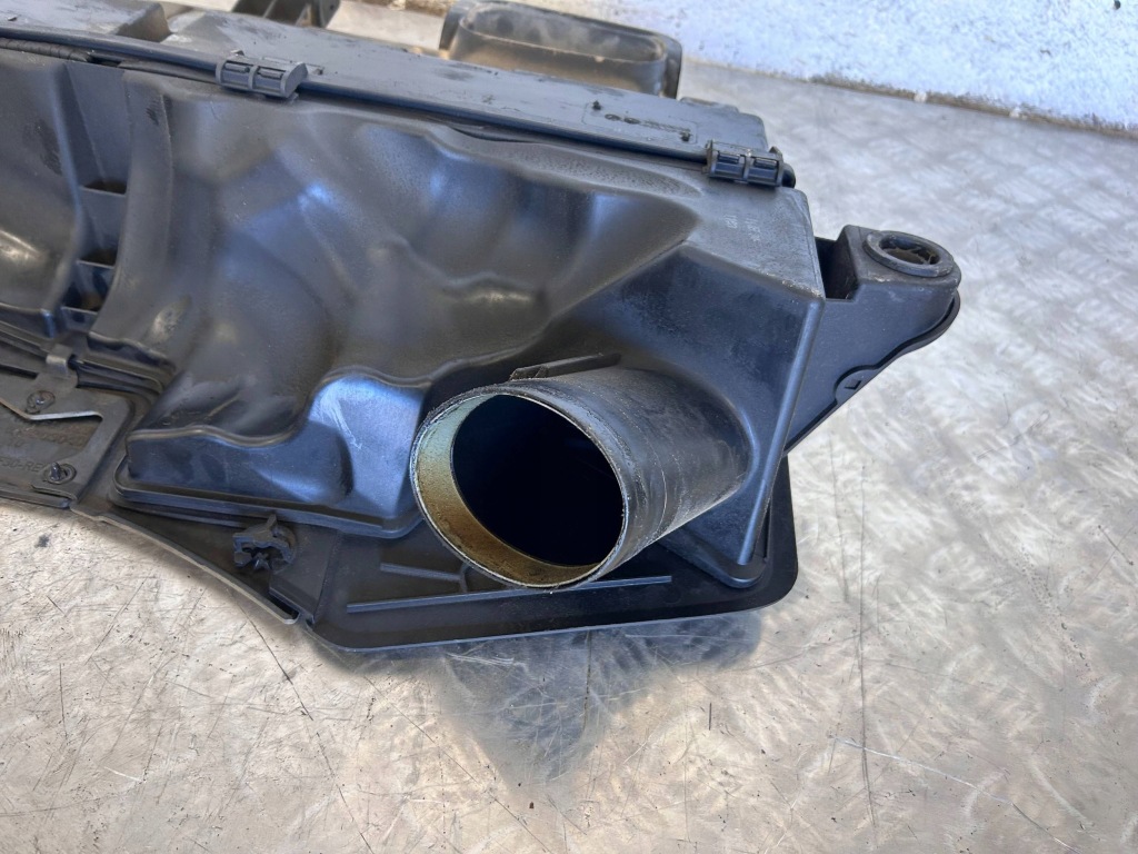 Корпус фільтра повітря bmw x5m e70 7589648 в Україні