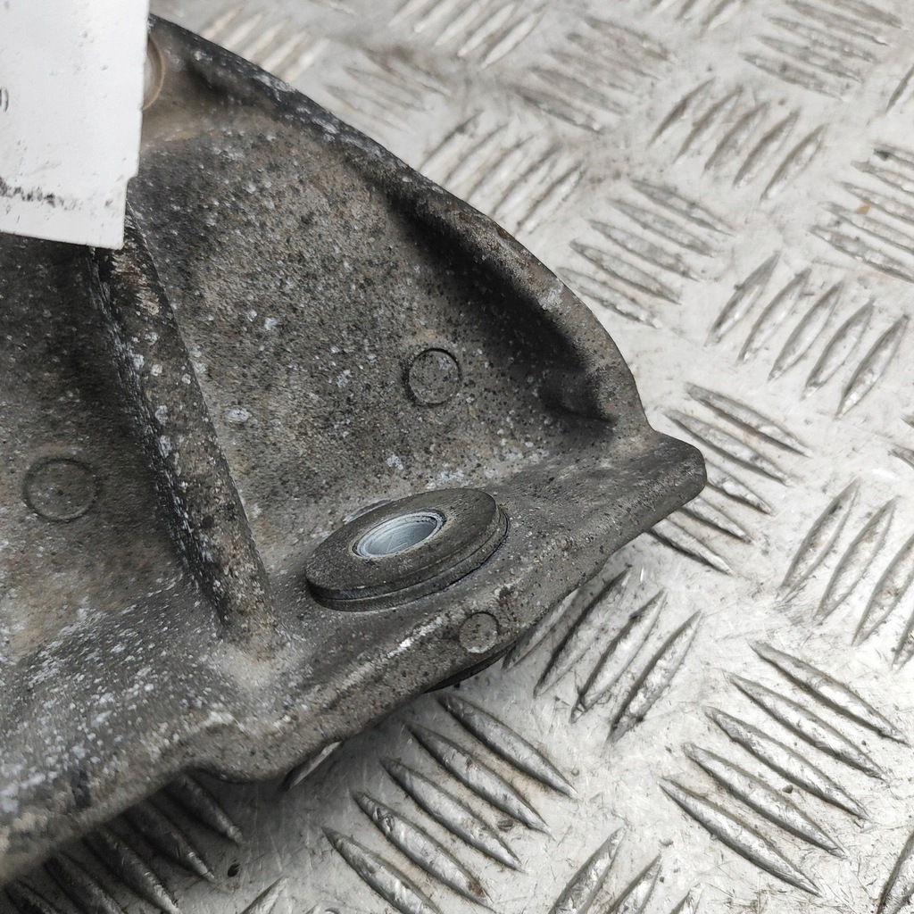 фото №7, Maserati levante 2016 права сторона кронштейн / кронштейн двигуна