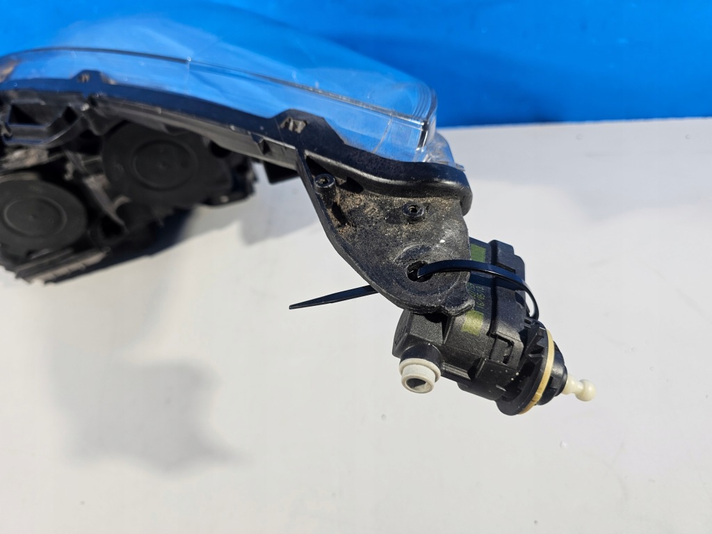 фото №8, Peugeot 3008 5008 лампа передняя правая ксенон europa do ремонта