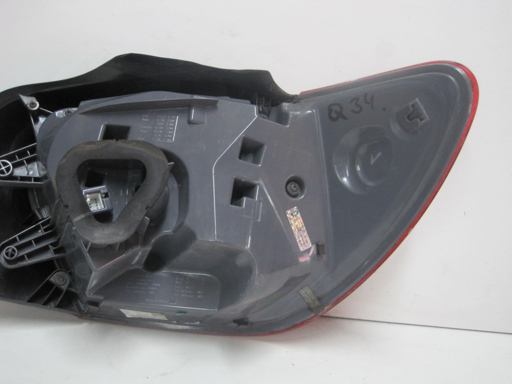 Фара права задня mercedes a klasa 176 led w крило Недорого