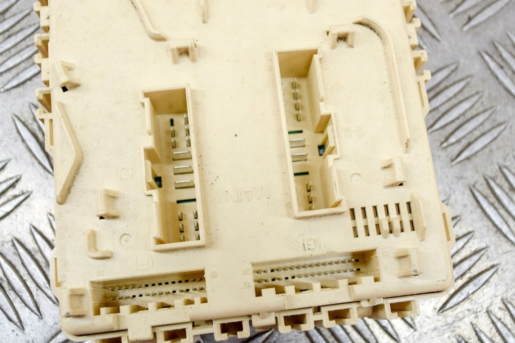 фото №5, Hyundai ix35 lm 2.0 crdi 4wd коробка реле предохранителей 91950-2s74